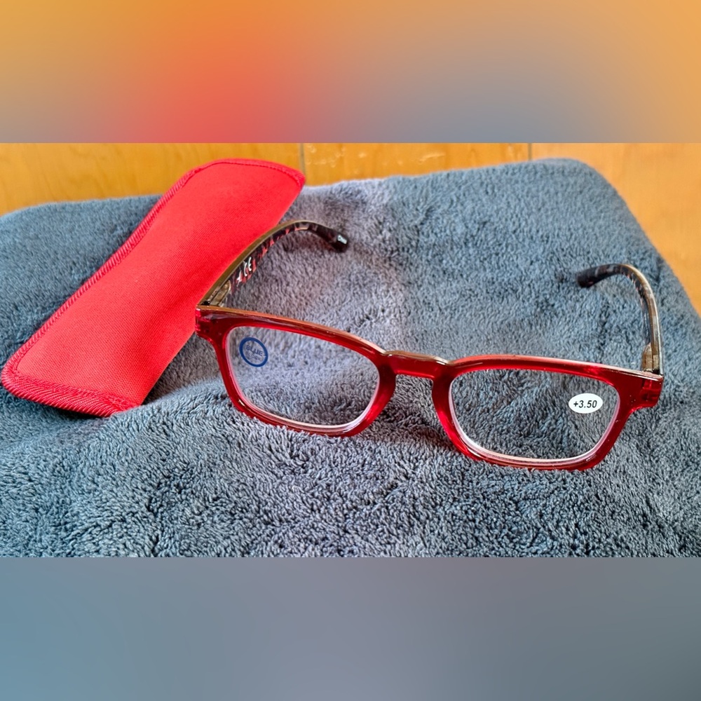 Hummingbird Stylish Red Cheetah Reader Glasses - 3.50 NEW with Case